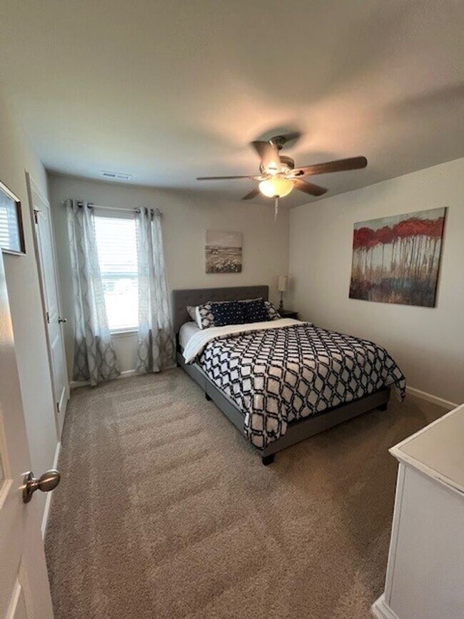 Building Photo - Discover this spacious 4-bedroom, 2.5-bath home in Winnabow, NC