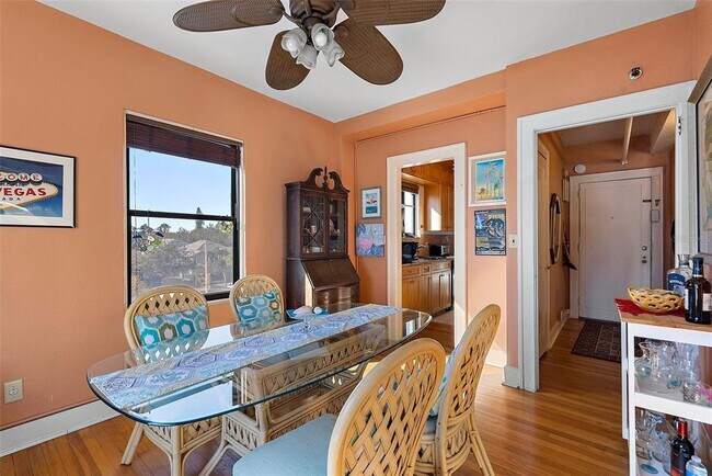 Building Photo - 130 4th Ave N