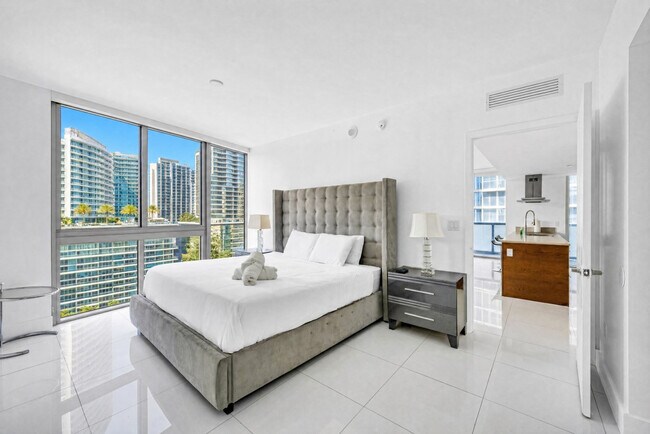 Building Photo - 485 Brickell Ave