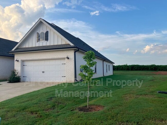 Building Photo - 132 Clift Farm Dr