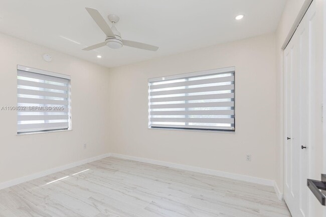 Building Photo - 5641 SW 67th Ave