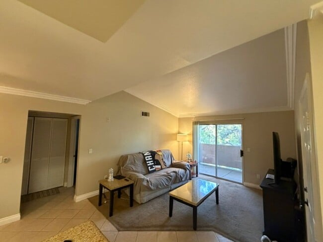 Building Photo - A Fantastic and Super Clean 1 Bedroom, 1 Bathroom upstairs unit.