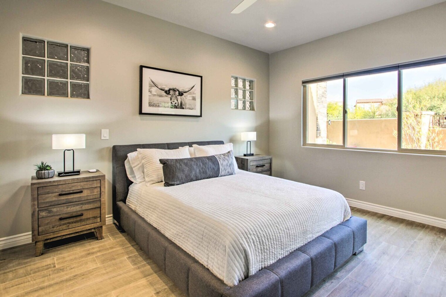 Building Photo - 6145 E Cave Creek Rd