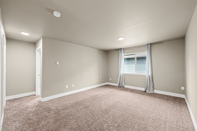 Building Photo - Modern 4-Bed Tacoma Home | Energy Efficien...