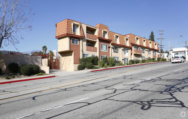 Building Photo - Sunset Ridge at La Crescenta