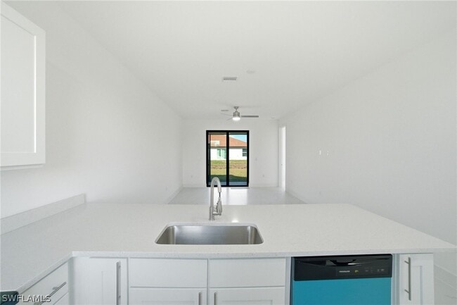 Building Photo - 2404-2406 Mae Ave S