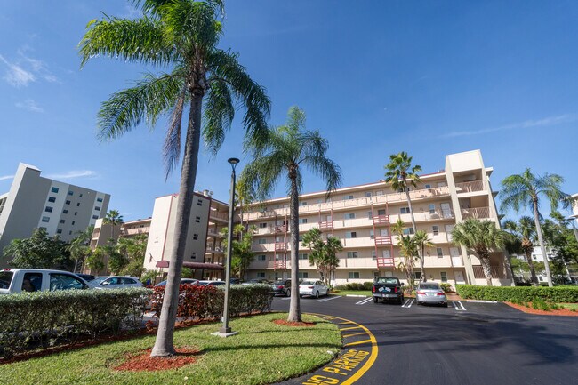 Building Photo - 2108 S Cypress Bend Dr