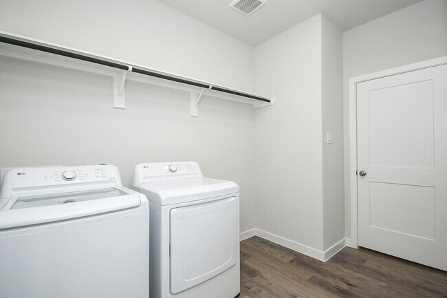 Building Photo - 4007 Crowning Ct