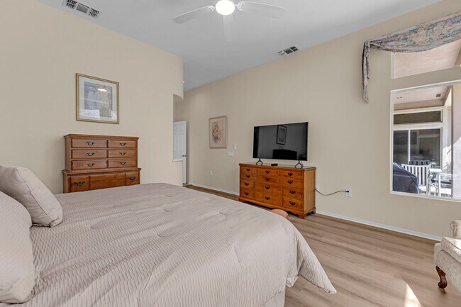 Building Photo - 37468 Westridge Ave