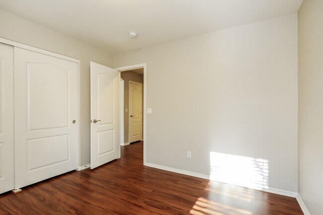 Building Photo - 15821 W Tara Ln