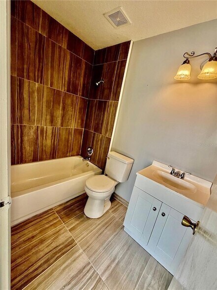 Building Photo - 604 Casa Park A Ct