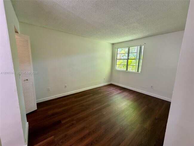 Building Photo - 1237 SW 46th Ave