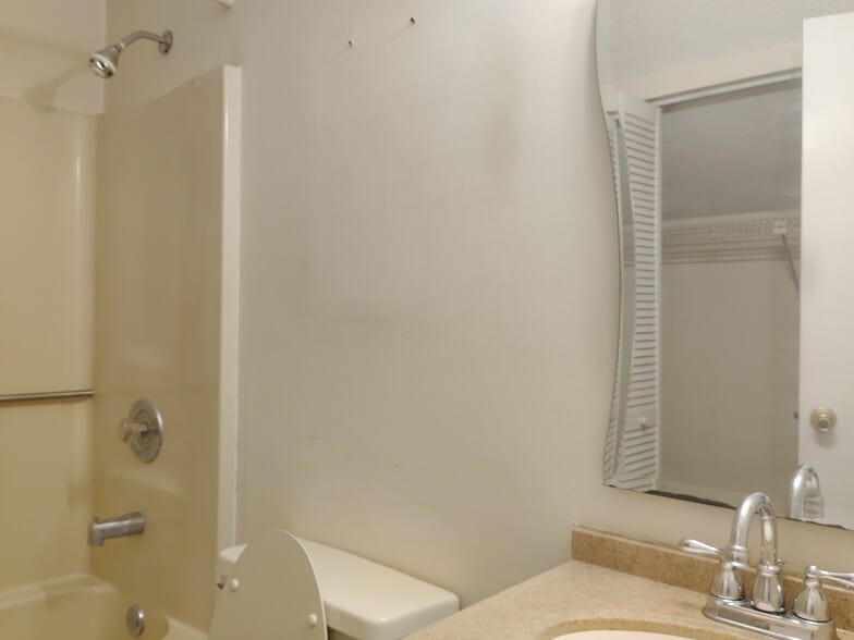 Building Photo - 510 Fairwood Lakes Dr
