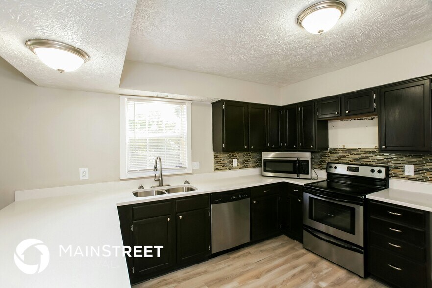 Building Photo - 5543 Vicksburg Dr