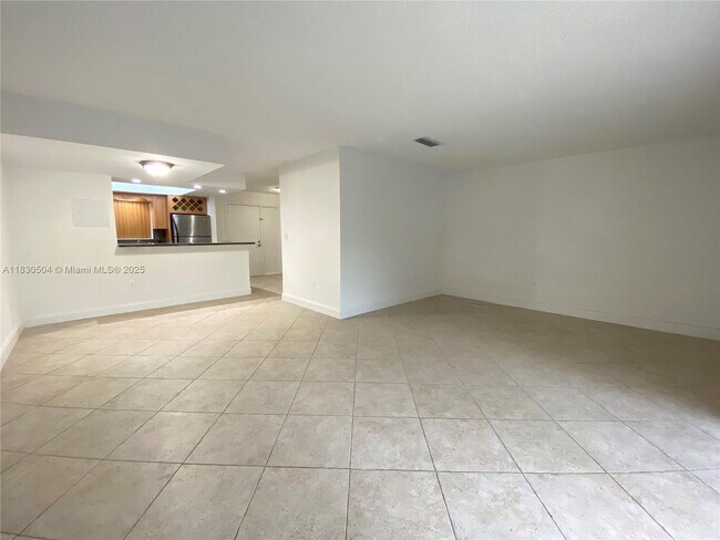 Building Photo - 9371 Fontainebleau Blvd