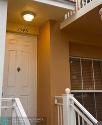 Building Photo - 1345 SW 4th Ct