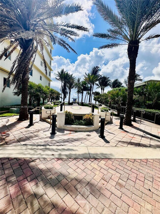 Building Photo - 2200 S Ocean Dr