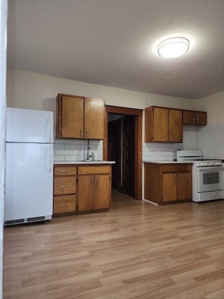 Building Photo - 106 Lyons St