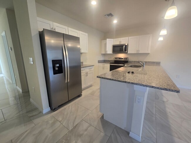 Building Photo - LARGE 3/2/1 -Duplex, prime Location-Lehigh Acres