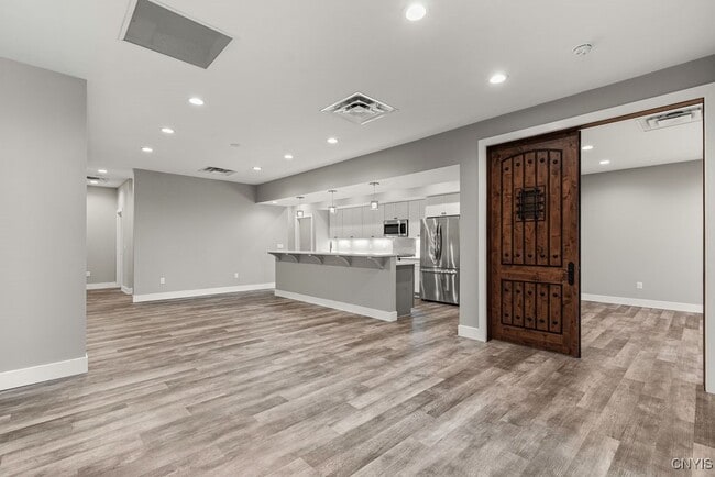 Building Photo - 6475 Collamer Rd