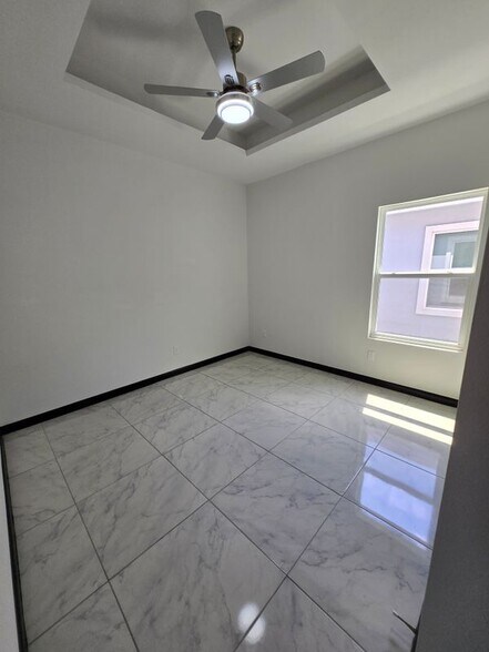 Building Photo - 1024 N Blair Ave