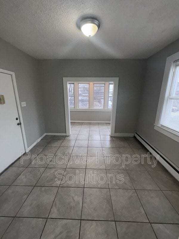 Building Photo - 534 Cherry St