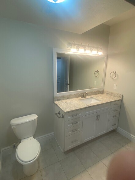 Building Photo - 224 W Bellano Way
