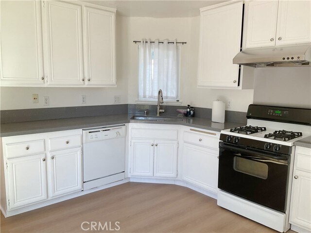 Building Photo - 5380 Dunlop Dr