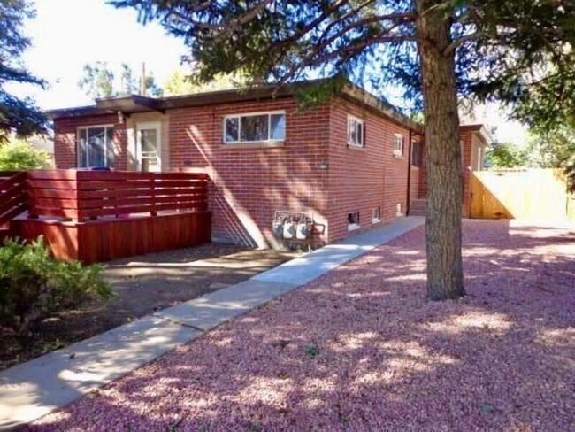 Primary Photo - 2021 Irving St