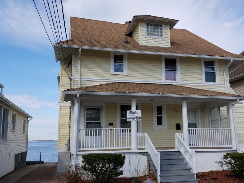 Building Photo - 92 Townsend Ave