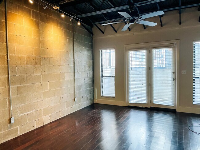 Building Photo - 915 NW 7th St
