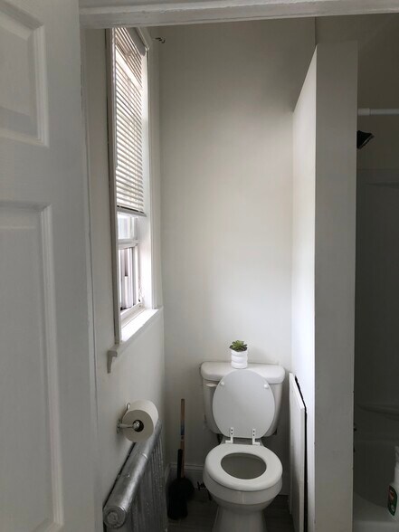 Bathroom - 6655 Haddington Ln