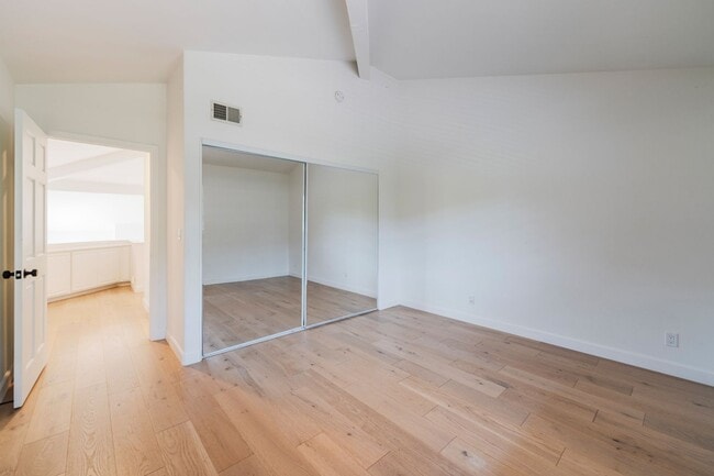 Building Photo - 16 Sausalito Cir W