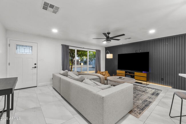 Building Photo - 3938 E Cheery Lynn Rd