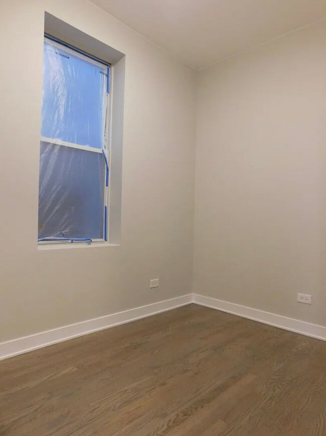 Building Photo - 1933 N Winchester Ave