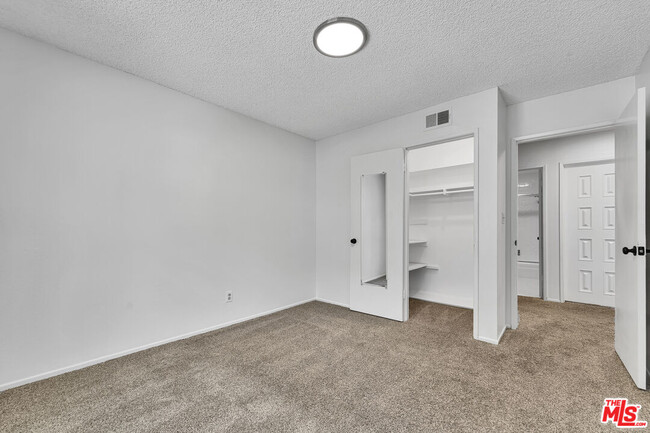 Building Photo - 3107 Hodler Dr
