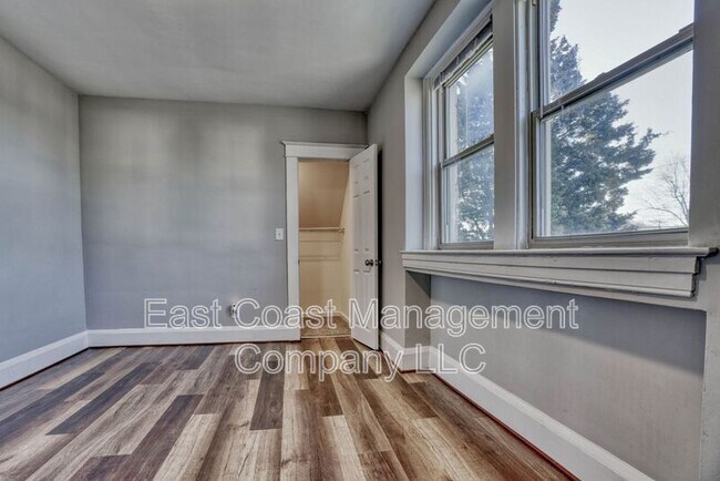 Building Photo - 2110 Taylor Ave