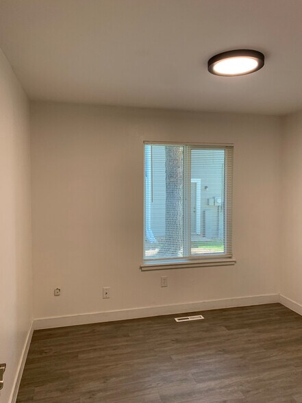 Building Photo - 7943 York St