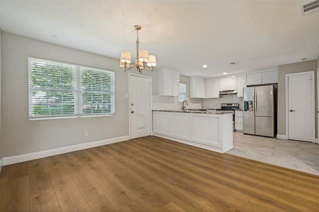 Building Photo - 717 Willowbrook Dr