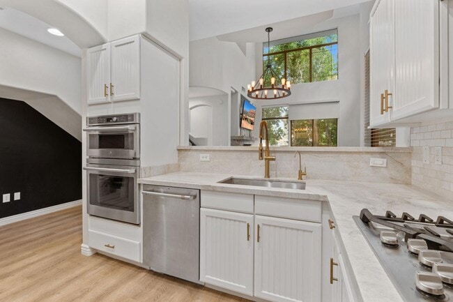 Building Photo - 14450 N Thompson Peak Pkwy