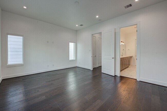 Building Photo - 3 Bedroom Home in the Galleria