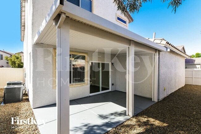 Building Photo - 934 E Shady Charmer Ave