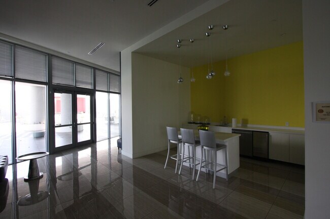 Building Photo - 2000 Metropica Wy
