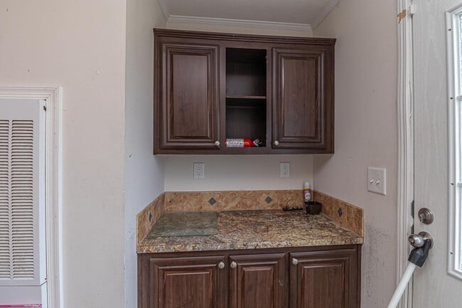Building Photo - WELCOME HOME! 3 BR | 2 BA Home in Pikevill...