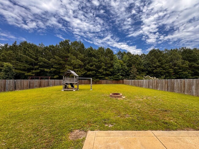 Building Photo - Well-Maintained 4 Bed 2.5 Bath Home in Westgate