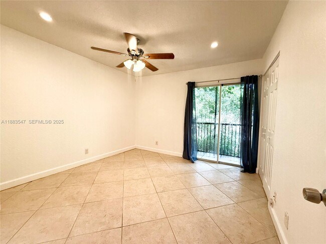 Building Photo - 3032 Coral Ridge Dr