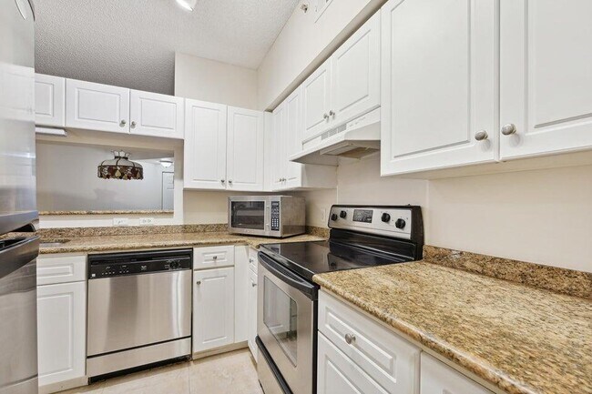 Building Photo - 2120 Tuscany Way