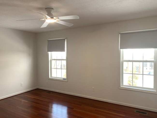 Building Photo - Ashwood Townhomes in Forest Area