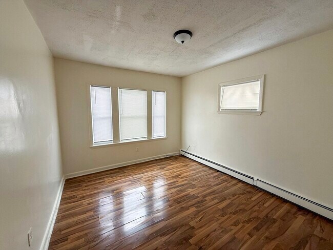 Building Photo - 36 Wildwood St