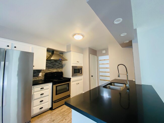 Building Photo - $2,100 Charming 3 Bedroom Home With 2 Livi...